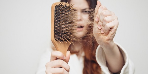 Comment lutter contre la chute de cheveux ? 